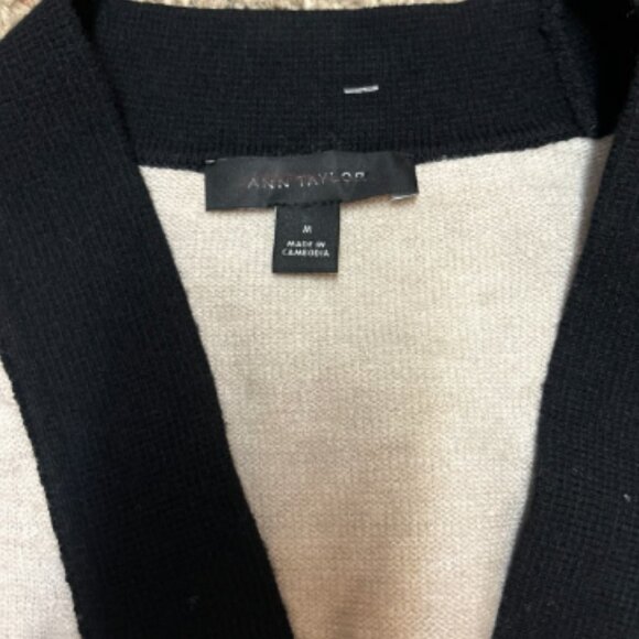 ANN TAYLOR BLACK BEIGE TAN GOLD BUTTON V NECK BOYFRIEND CARDIGAN SWEATER NEW M - Picture 7 of 8